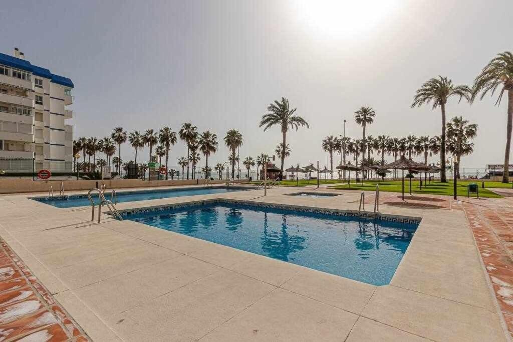 797 Holiday Rentals- Apartamento En Aloha Playa Frente Al Mar เบนัลมาเดนา ภายนอก รูปภาพ