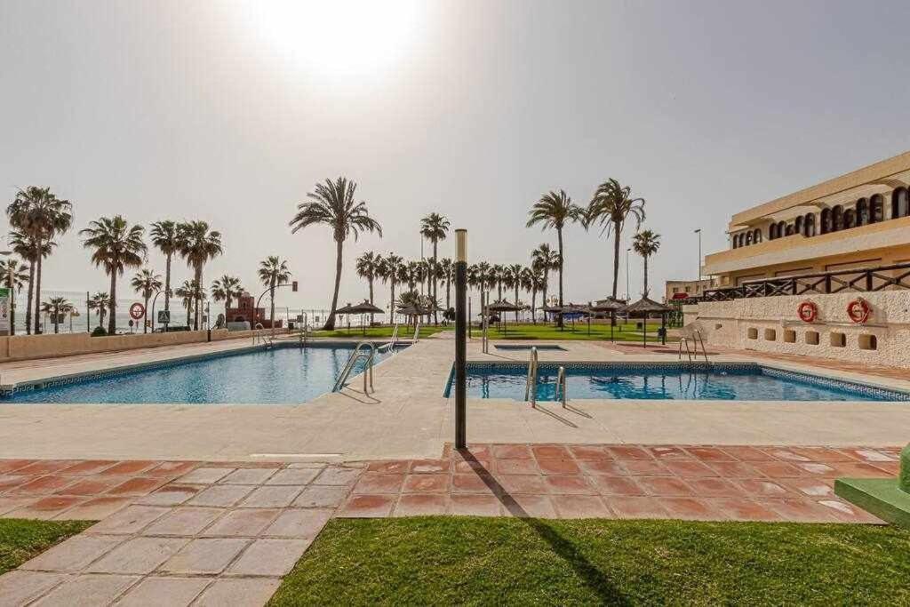 797 Holiday Rentals- Apartamento En Aloha Playa Frente Al Mar เบนัลมาเดนา ภายนอก รูปภาพ