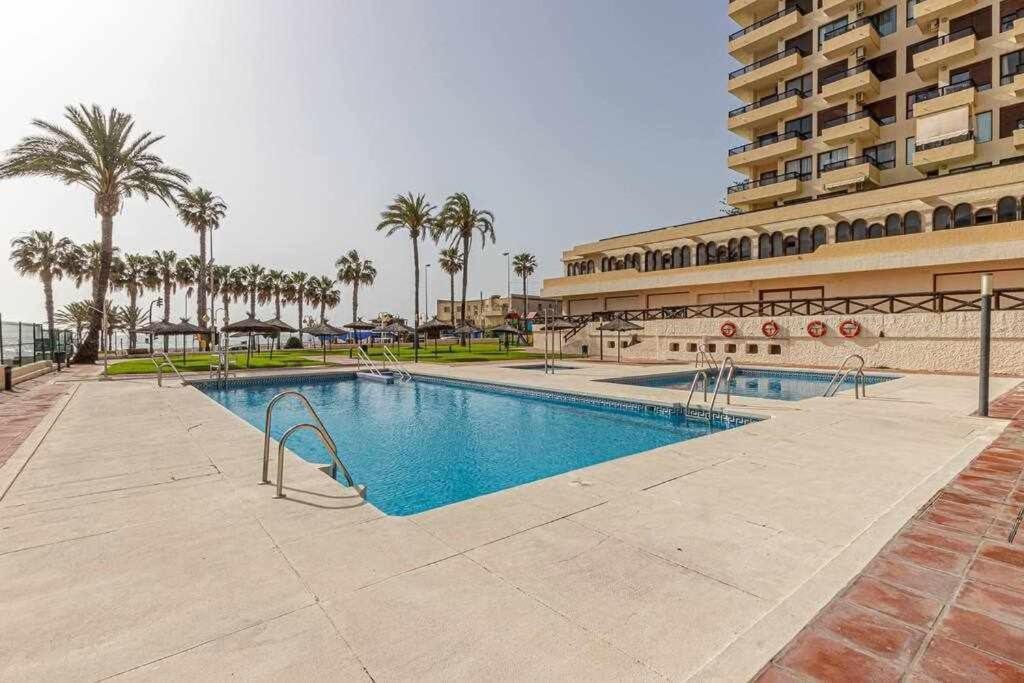 797 Holiday Rentals- Apartamento En Aloha Playa Frente Al Mar เบนัลมาเดนา ภายนอก รูปภาพ