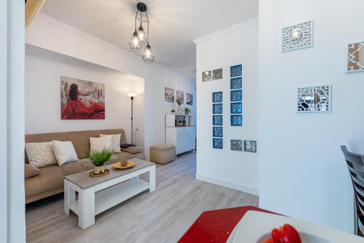 797 Holiday Rentals- Apartamento En Aloha Playa Frente Al Mar เบนัลมาเดนา ภายนอก รูปภาพ
