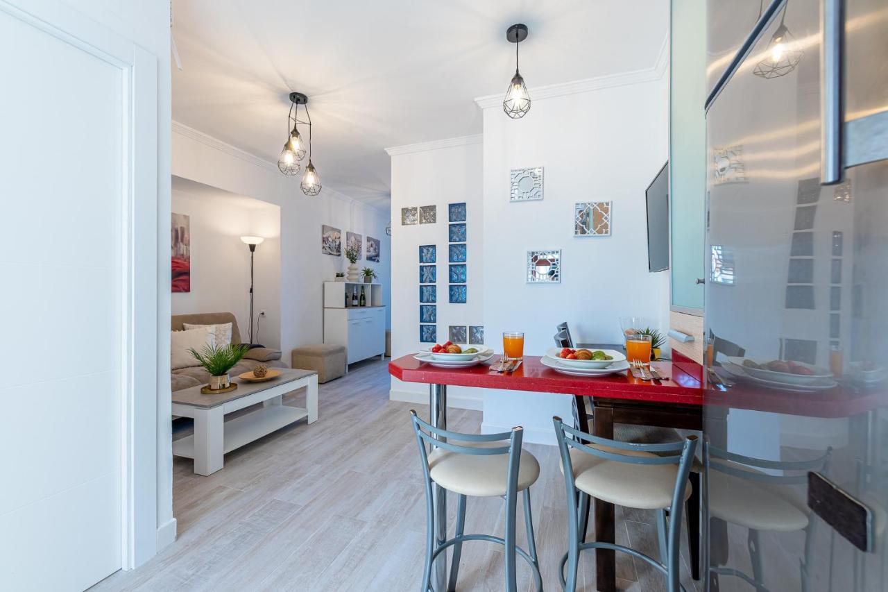 797 Holiday Rentals- Apartamento En Aloha Playa Frente Al Mar เบนัลมาเดนา ภายนอก รูปภาพ